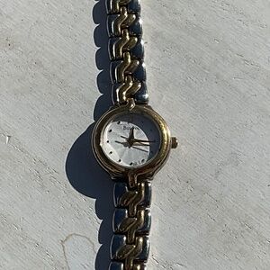 Bulova watch vintage 1980’s goldtone and silvertone band new battery 7.5” lg